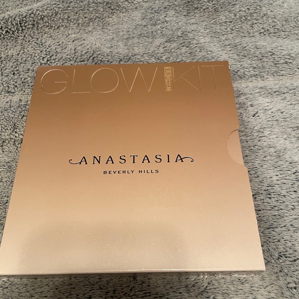Anastasia glow kit